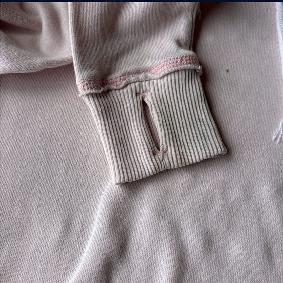 HOLLISTER - Picture 2 of 4